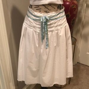 Old Navy white pleated cotton skirt. Rough hewn edges with ribbon waist Size 6